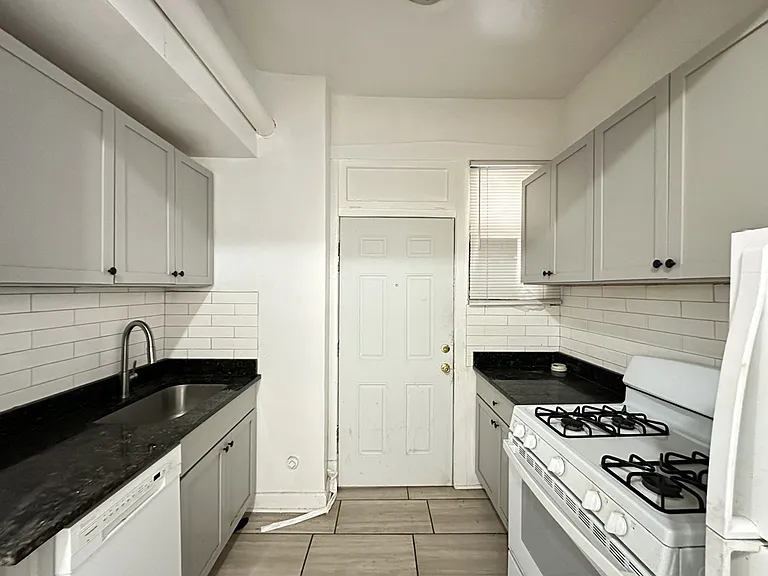 1321.5 W Estes Ave #94 — Photo 3