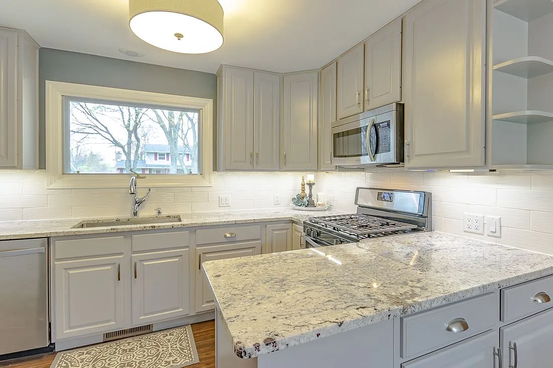 3 bed, 2.0 bath, 1602 sqft, $2,000 — Photo 4