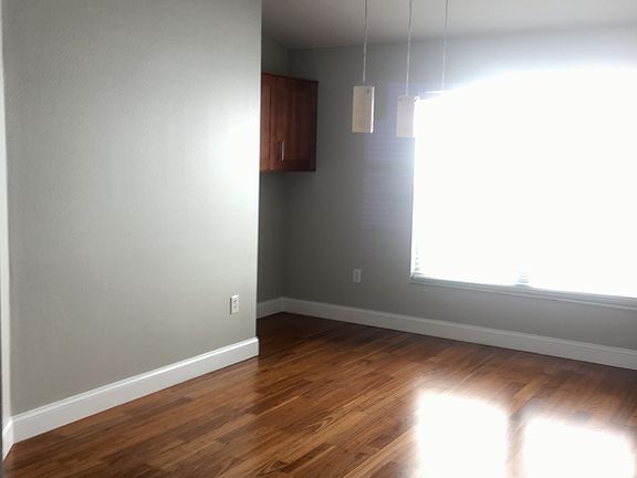 Dining area to the right
