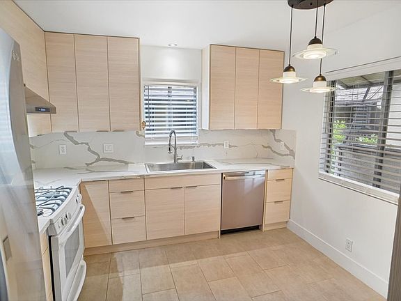 3rd image of 600 W Stocker St APT 316