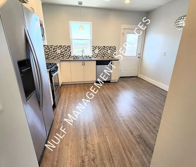 4552 Penn Ave #2 — Photo 2