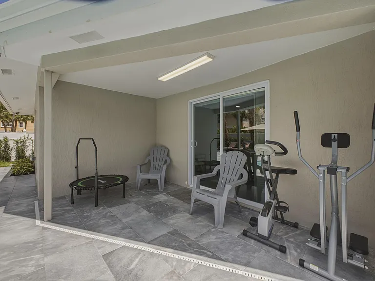632 Las Palmas Park — Photo 34