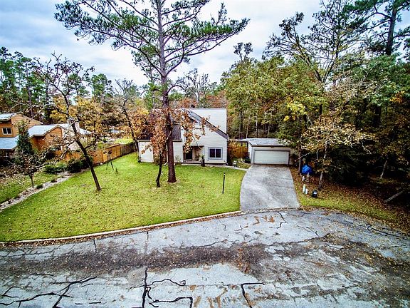 3rd image of 26609 Edgewood Ct