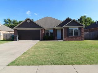 310 E Laurel Ave, Rogers, AR 72758