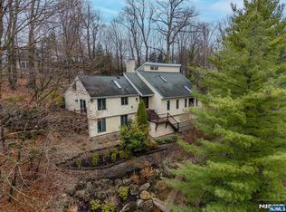 37 Berkshire Rd, Woodcliff Lake, NJ