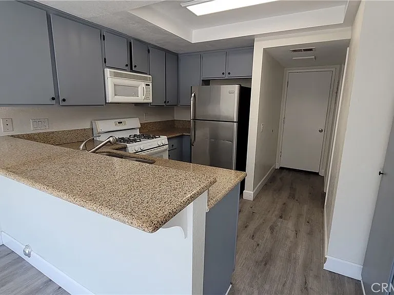1112 S Cypress Ave #28 — Photo 9