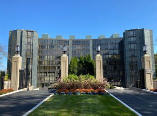 1420 Sheridan Rd APT 2B, Wilmette, IL