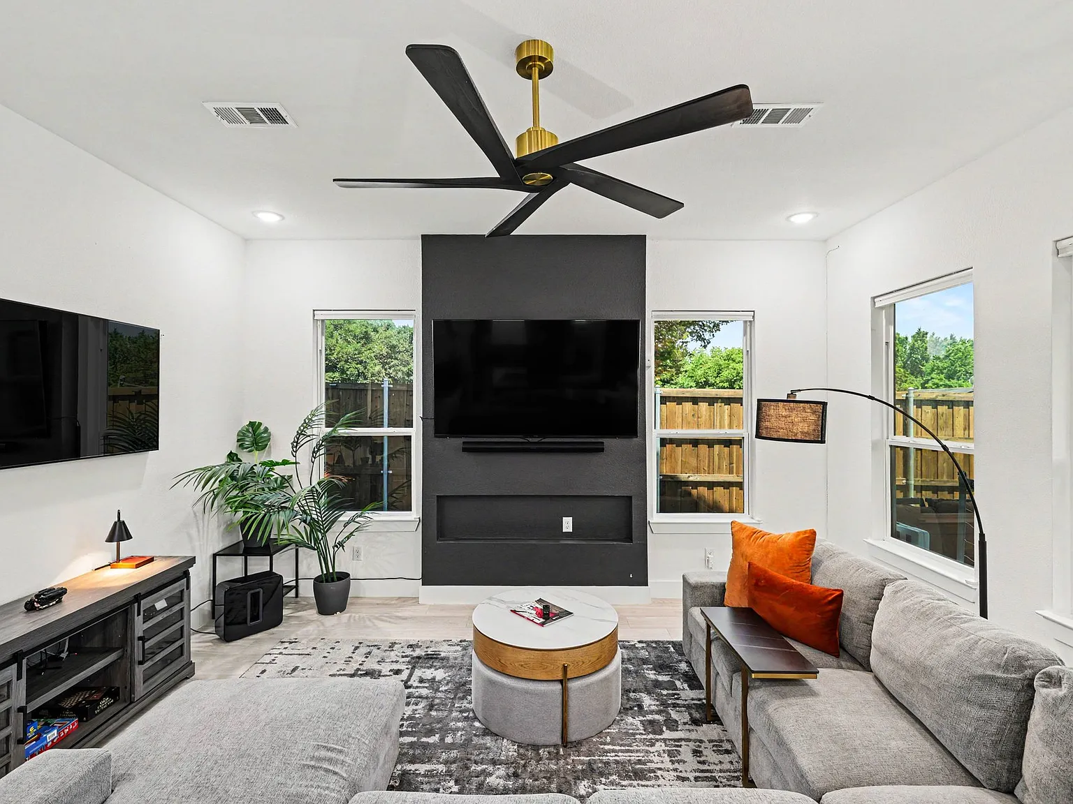4 bed, 2.5 bath, 2132 sqft, $3,450 — Photo 3