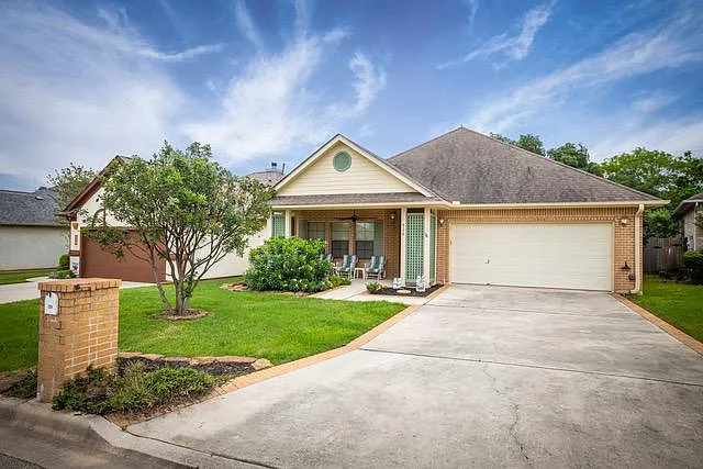 3 bed, 1857 sqft, $2,340 — Photo 1