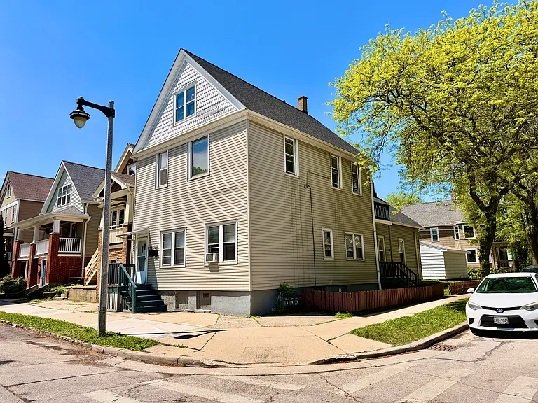 2479 N Dousman St — Photo 15