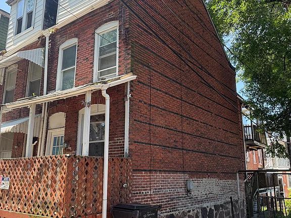 2nd image of 310 Nectarine St