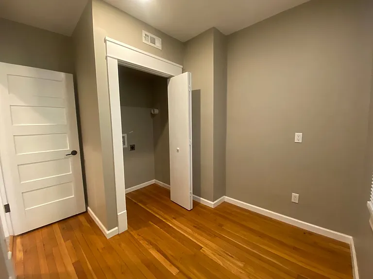 107 Charles St — Photo 10