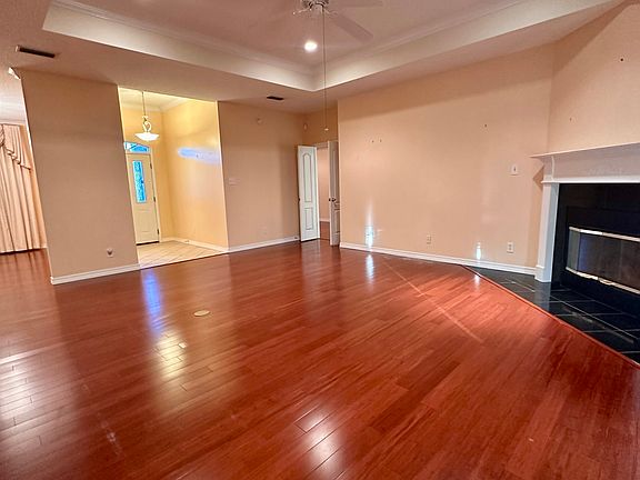 4th image of 1680 Ashmoor Dr W