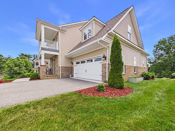 3rd image of 912 Kentwood Dr