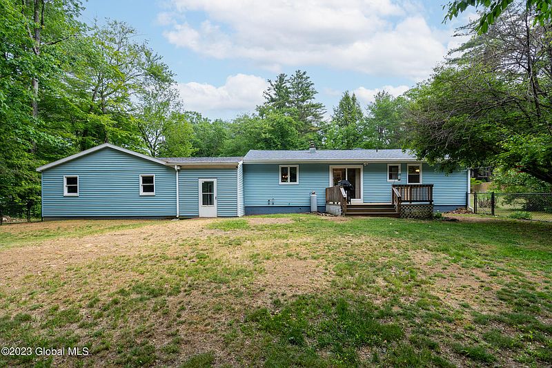 3rd image of 5642 Lake Road