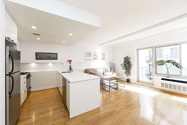 Sold by Alina Levina, LREB | media 1