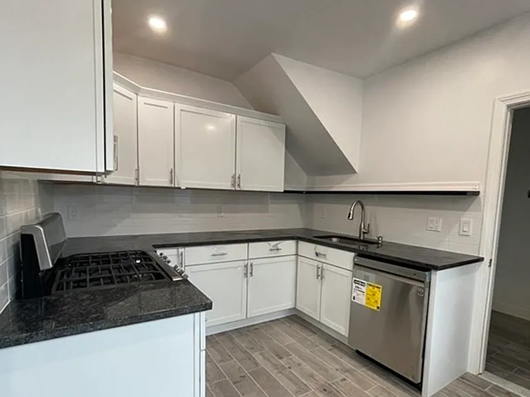 47 Dartmouth St — Photo 8