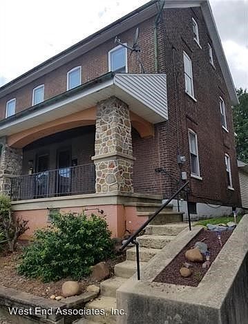 1st image of 405 E 9th St