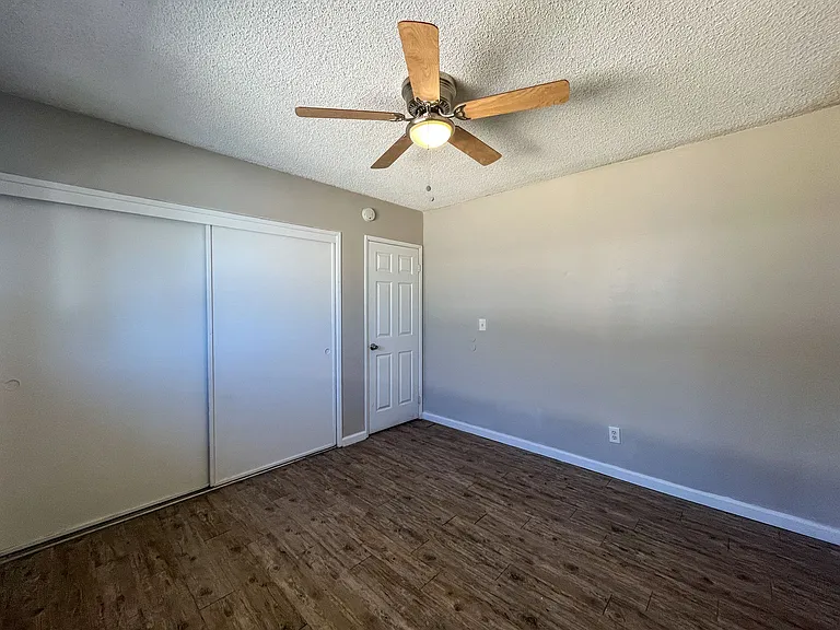 1828 W Glen Ave — Photo 11