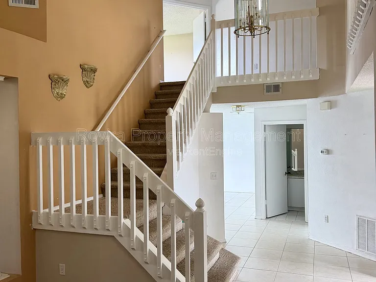 1501 Chevington Ct — Photo 5
