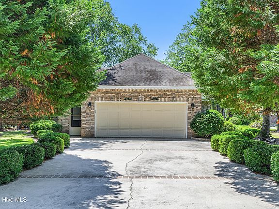3rd image of 2 Niblick Court