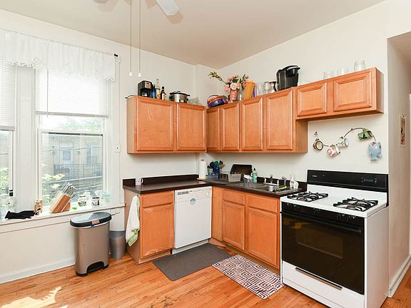 3rd image of 2312 W Dickens Ave APT 2F