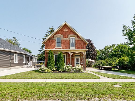 2nd image of 627 Saint Marie St