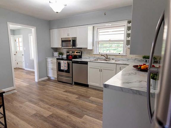 5th image of 11 S Breiel Blvd