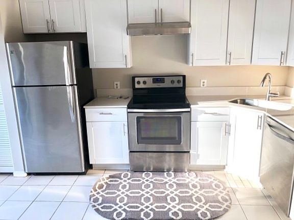 3rd image of 2368 Sunset Dr