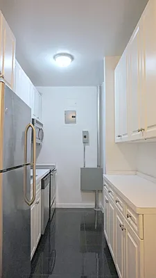 Rented by Metropolitan Equities | media 17