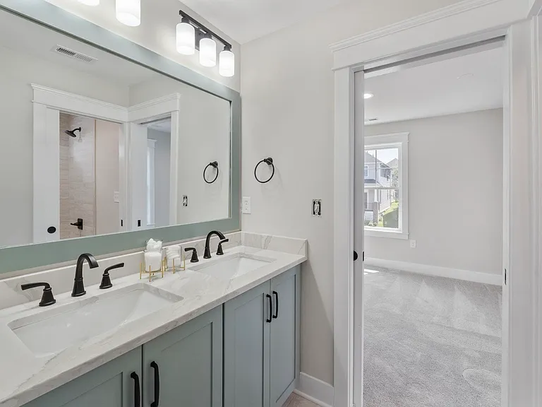 1603 Griffen Grv — Photo 32