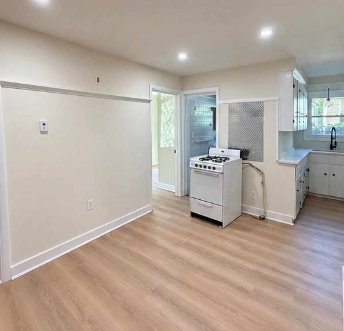 2 bed, 800 sqft, $1,800 — Photo 2