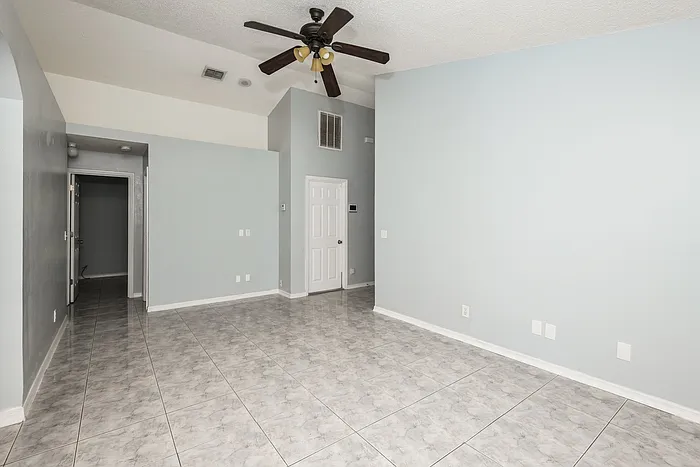 3313 Cypress Point Cir — Photo 4