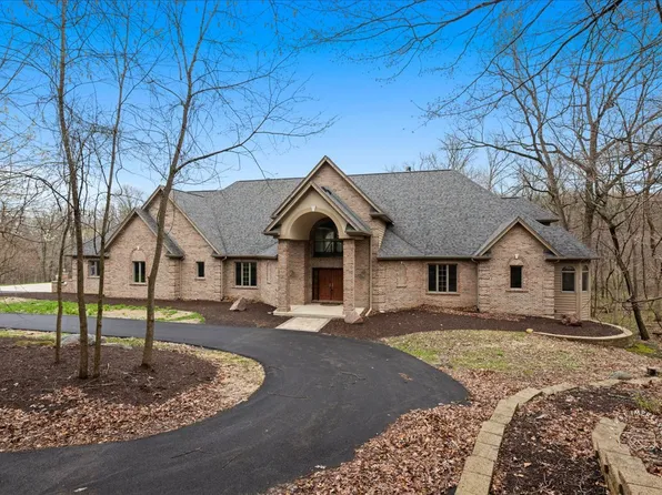 54 Woodland Dr, Yorkville, IL 60560