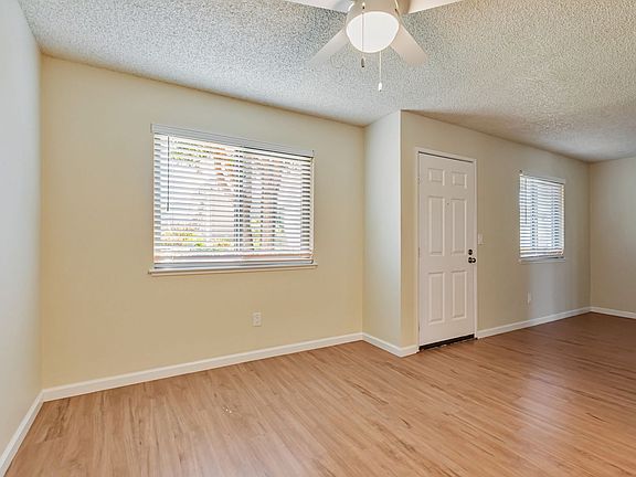3rd image of 3094 Lake Dr APT A5