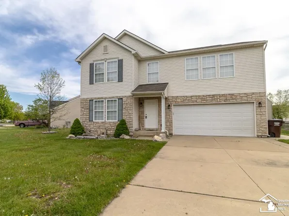 1786 Arbor Creek Dr, Monroe, MI 48162