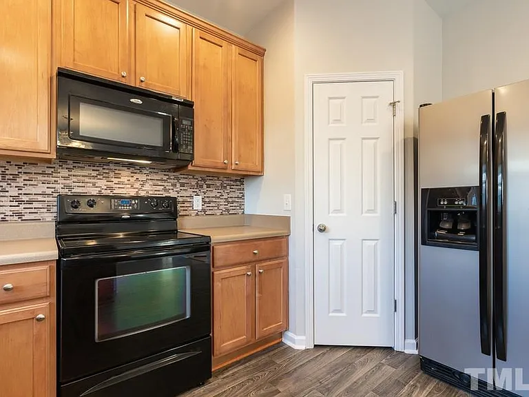 401 Wellspring Dr — Photo 11