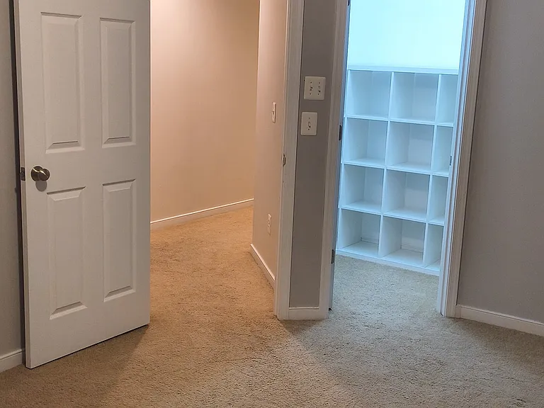 327 Daniels Dr — Photo 8