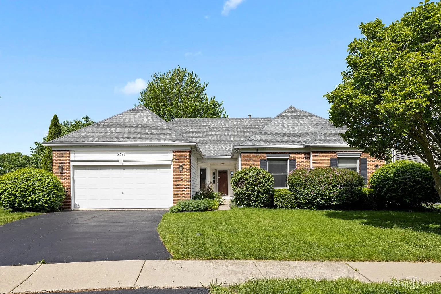 2528 Westminster Ln photo 1