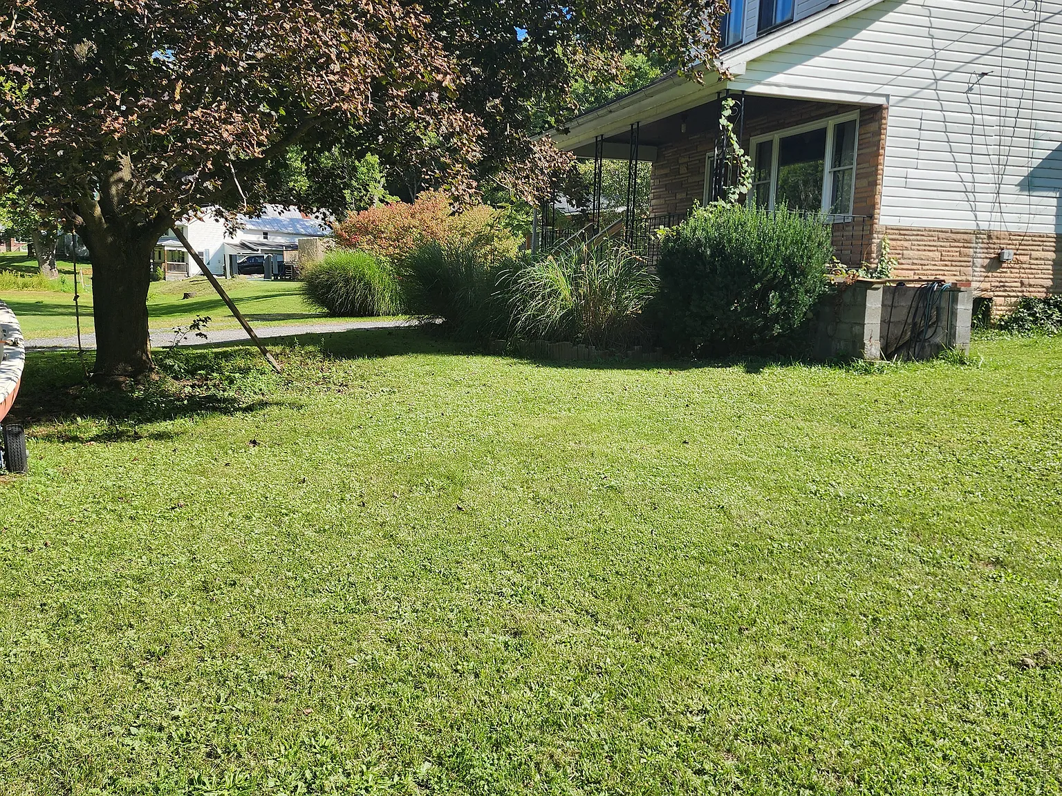 3 bed, 1.5 bath, 1039 sqft, $1,000 — Photo 2