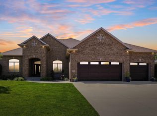 1711 Greenhill Dr, Cedar Falls, IA 50613