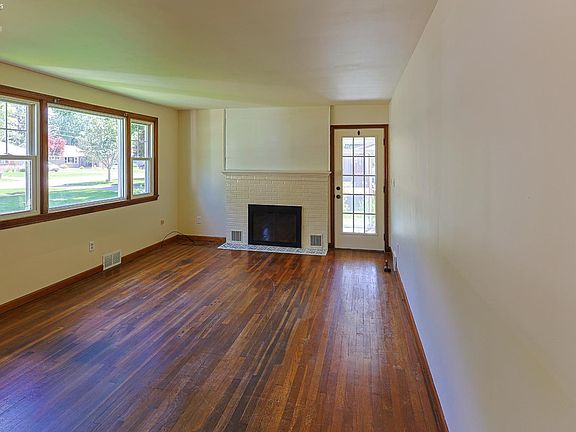 5th image of 49 Christie Ave