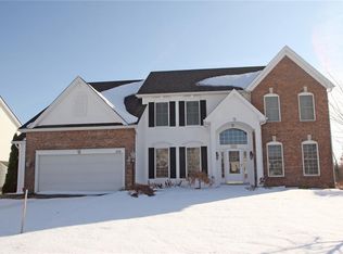 126 Woodgreen Dr, Pittsford, NY 14534