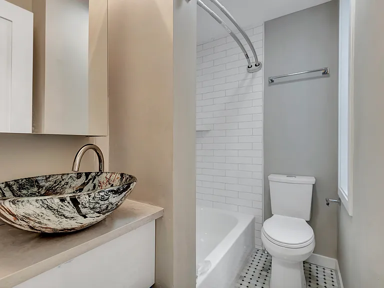 597 Chapel St #2R — Photo 10