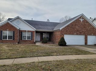 721 Castle Ridge Dr, Ballwin, MO 63021