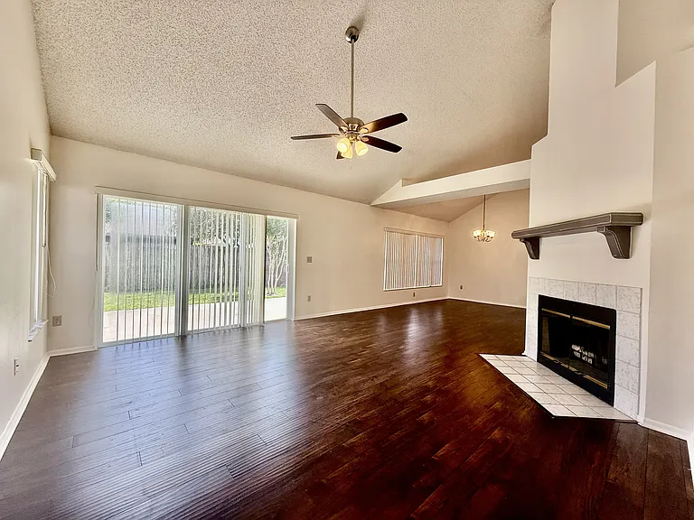 463 E Springtree Way — Photo 5
