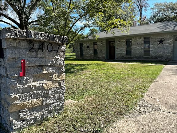 4th image of 2407 McHaney Dr