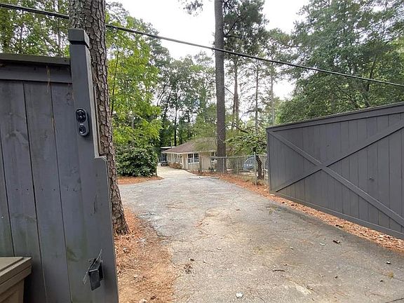2nd image of 866 Buckner Rd SE