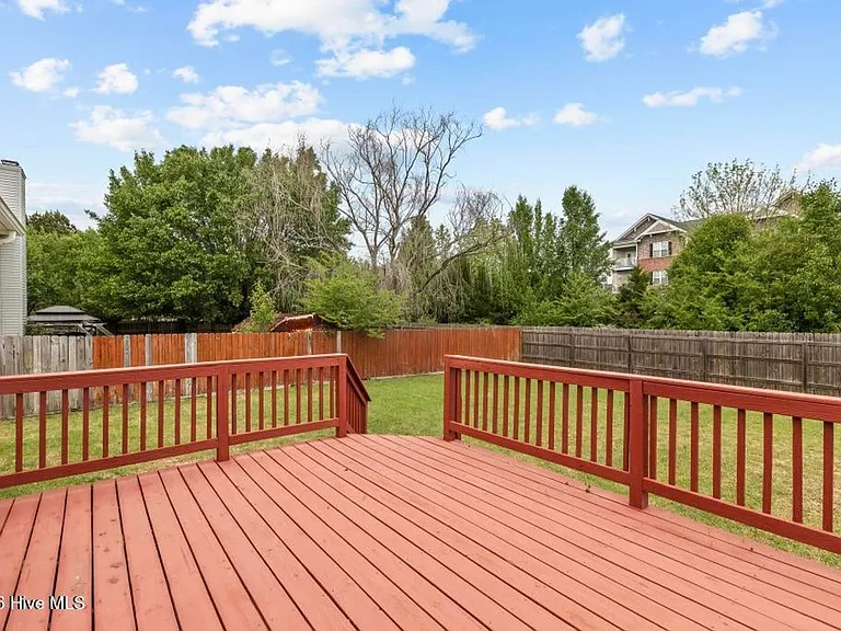 103 Richmond Dr — Photo 25