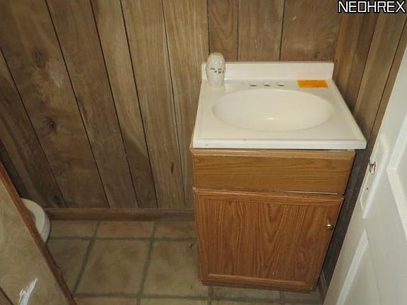 5th image of 11809 Castlewood Ave